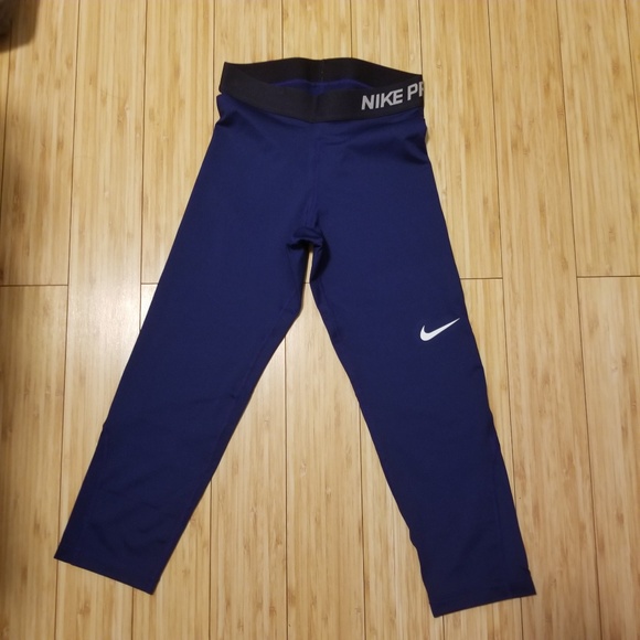 Nike Pants - Nike Combat Pro capri leggings